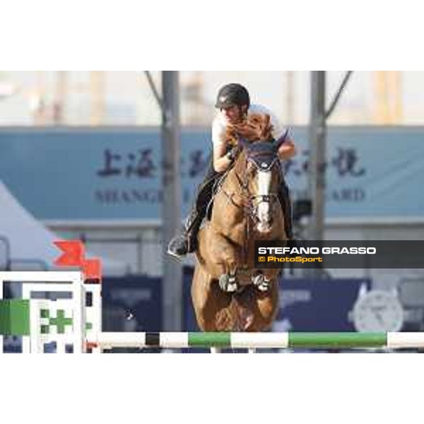 LGCT of Shanghai - Warm up - Lorenzo de Luca (ITA) on Halifax van het Kluizebos - Shanghai, - 19 April 2018 - ph.Stefano Grasso/LGCT