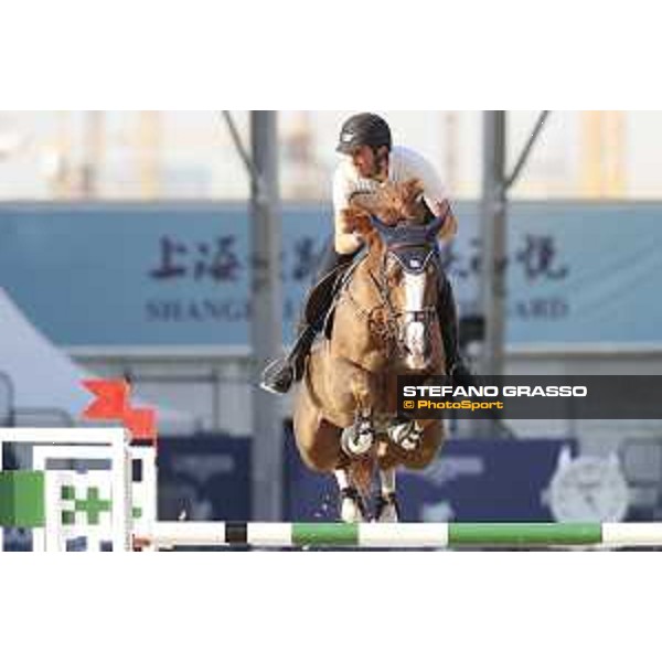 LGCT of Shanghai - Warm up - Lorenzo de Luca (ITA) on Halifax van het Kluizebos - Shanghai, - 19 April 2018 - ph.Stefano Grasso/LGCT