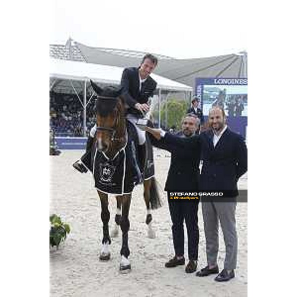 LGCT of Shanghai - Class 6 - Harrie Smolders (NED) on Monaco, Yago Vera ( General Manager Inditex group) and Victor Morillo ( Massimo Dutti Asia manager) - Shanghai, - 22 April 2018 - ph.Mario Grassia/LGCT