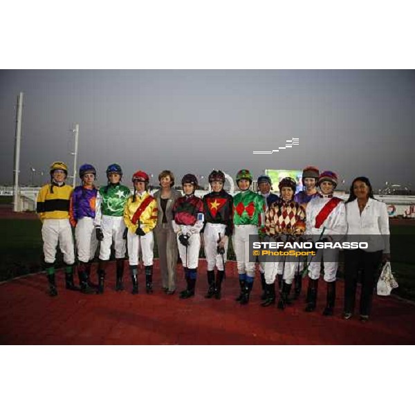 Klaudia Freitag winner of the Fegentri Race poses with the others riders before the race Doha, 27th febr. 2008 ph. Stefano Grasso