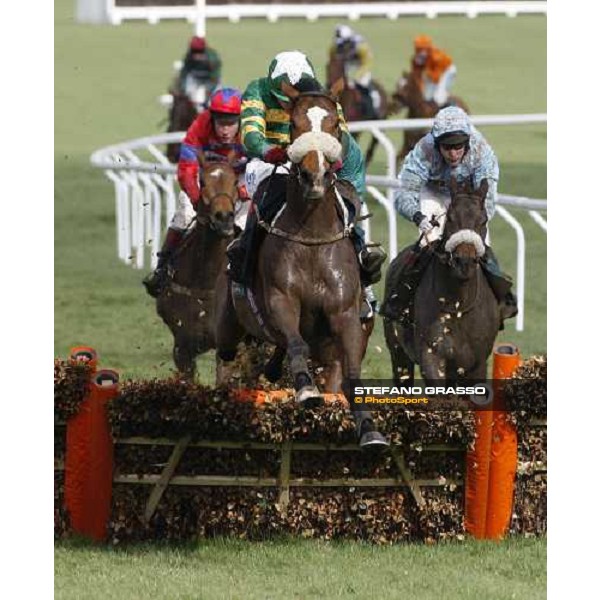 Robert Thornton on Captain Cee Bee jumps the last hurdle and goes to win the Anglo Irish Bank Supreme Novices\' Hurdle Race Cheltenham The Festival , 1st day 11th march 2008 ph. Stefano Grasso