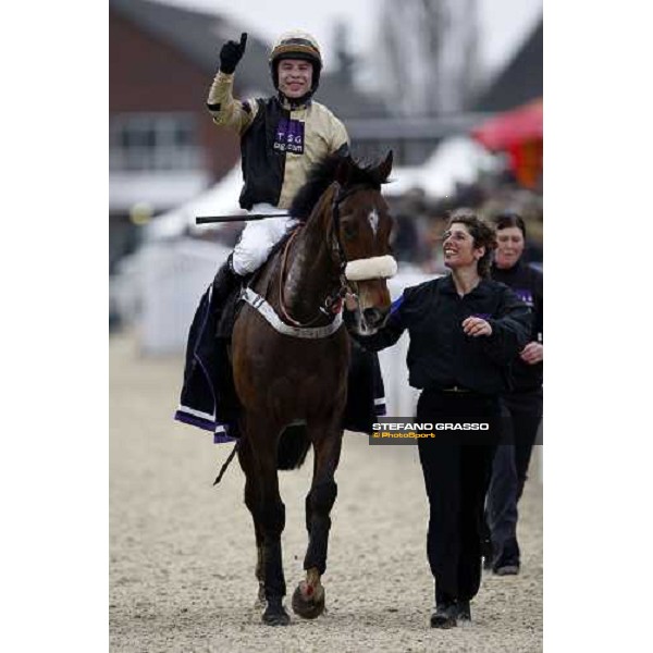 Denis O\' Regan comes back in triumph on Tidal Bay after winning the Irish Indipendent Arkle Challenge Trophy Steeple Chase Cheltenham The Festival , 1st day 11th march 2008 ph. Stefano Grasso