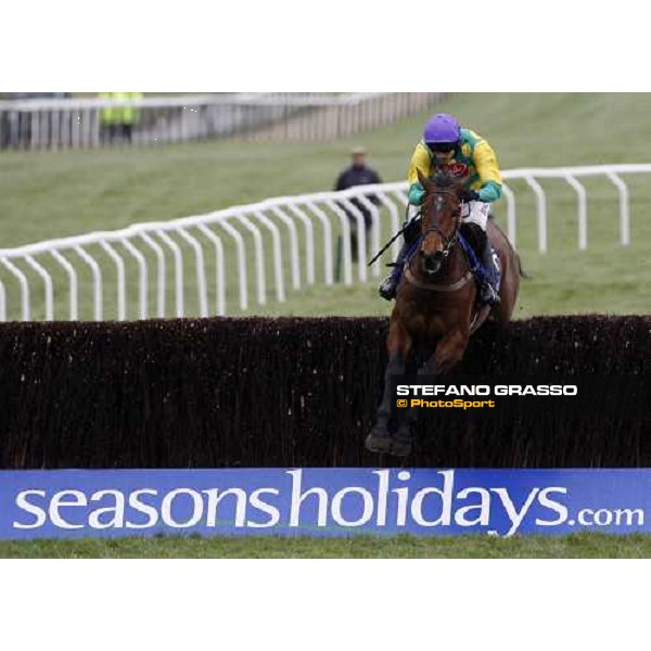 Ruby Walsh on Master Minded jumps the last fence and flyes alone towards the line landing The Seasons Holidays Queen Mother Champion Steeple Chase Cheltenham, The Festival 3rd day, 13th march 2008 ph. Stefano Grasso