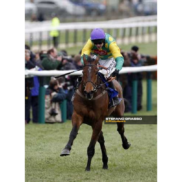 Ruby Walsh on Master Minded flyes alone toward the line and lands The Seasons Holidays Queen Mother Champion Steeple Chase Cheltenham, The Festival 3rd day, 13th march 2008 ph. Stefano Grasso
