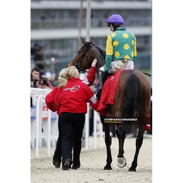 Ruby Walsh looks the groom congratulating with Master Minded winner of The Seasons Holidays Queen Mother Champion Steeple Chase Cheltenham, The Festival 3rd day, 13th march 2008 ph. Stefano Grasso