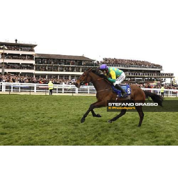 Ruby Walsh on Master Minded flyes alone towards the line and wins the Seasons Holidays Queen Mother Champion Steeple Chase Cheltenham, The Festival 3rd day, 13th march 2008 ph. Stefano Grasso