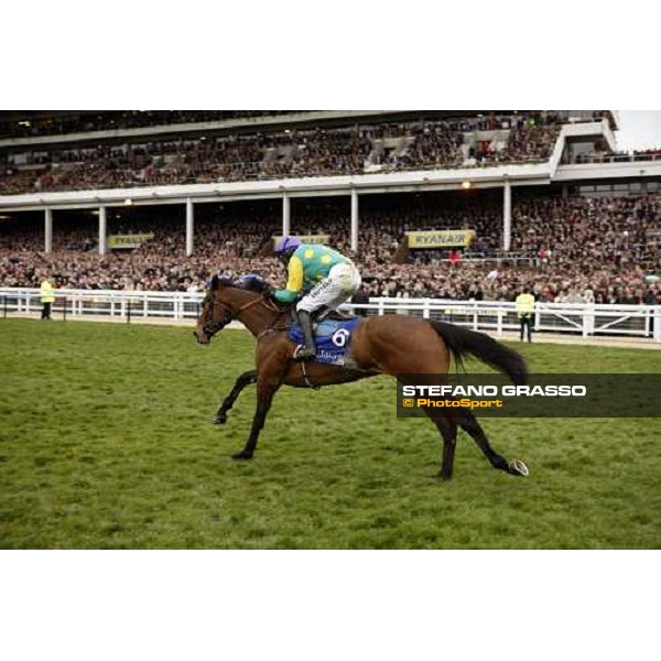 Ruby Walsh on Master Minded flyes alone towards the line and wins the Seasons Holidays Queen Mother Champion Steeple Chase Cheltenham, The Festival 3rd day, 13th march 2008 ph. Stefano Grasso