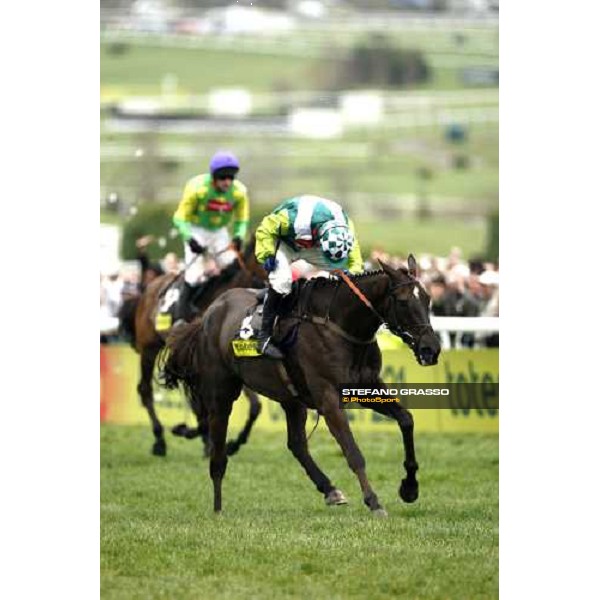 Sam Thomas on Denman wins the Totesport Cheltenham Gold Cup beating Ruby Walsh on Kauto Star Cheltenham, 4th day, 14th march 2008 ph. Stefano Grasso