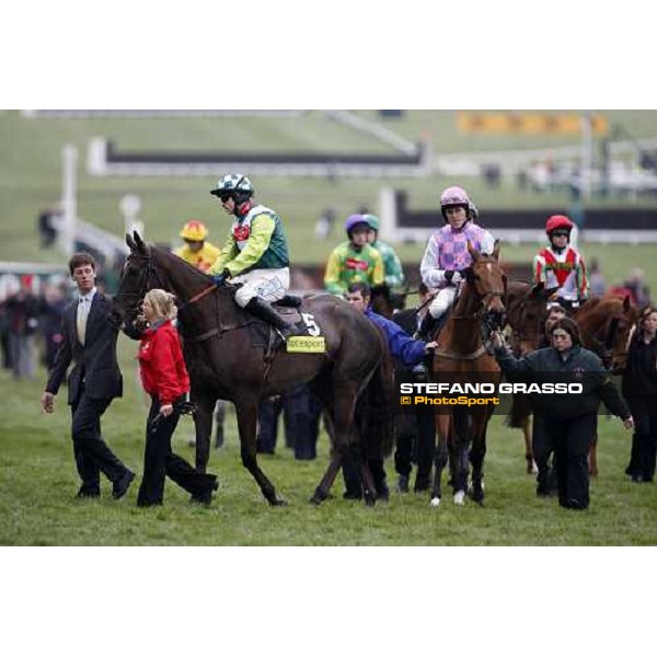 Sam Thomas on Denman parades before winning the Totesport Cheltenham Gold Cup followed by Ruby Walsh on Kauto Star Cheltenham, 4th day, 14th march 2008 ph. Stefano Grasso