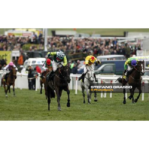 Sam Thomas on Denman at the last meters to the line of the Totesport Cheltenham Gold Cup followed by Ruby Walsh on Kauto Star and Mick Fitzgerald on Neptune Collonges Cheltenham, 4th day, 14th march 2008 ph. Stefano Grasso