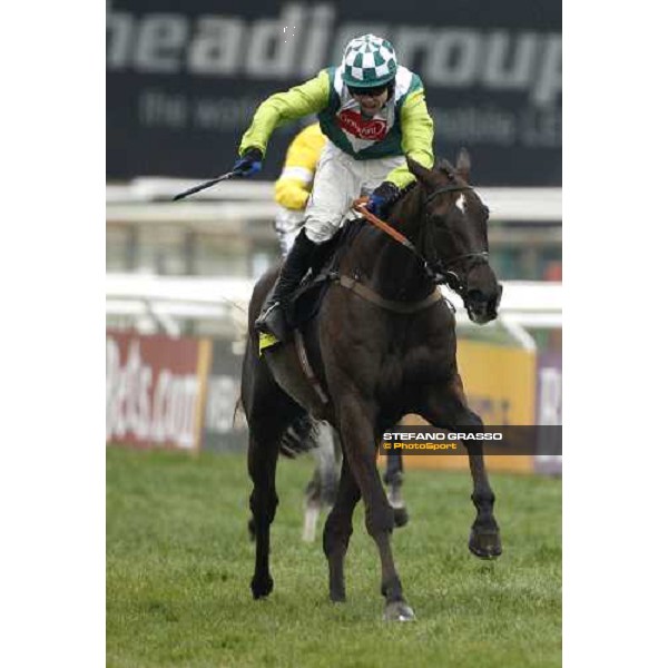 Sam Thomas on Denman at the last meters to the line of the Totesport Cheltenham Gold Cup Cheltenham, 4th day, 14th march 2008 ph. Stefano Grasso