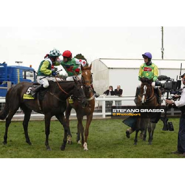 \'Choc\' Thornton congratulates with Sam Thomas on Denman winner of the Totesport Cheltenham Gold Cup with Ruby Walsh on Kauto Star behind Cheltenham, 4th day, 14th march 2008 ph. Stefano Grasso