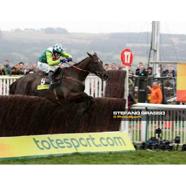 Sam Thomas on Denman jumps the last fence and goes to win the Totesport Cheltenham Gold Cup Cheltenham, 4th day, 14th march 2008 ph. Stefano Grasso