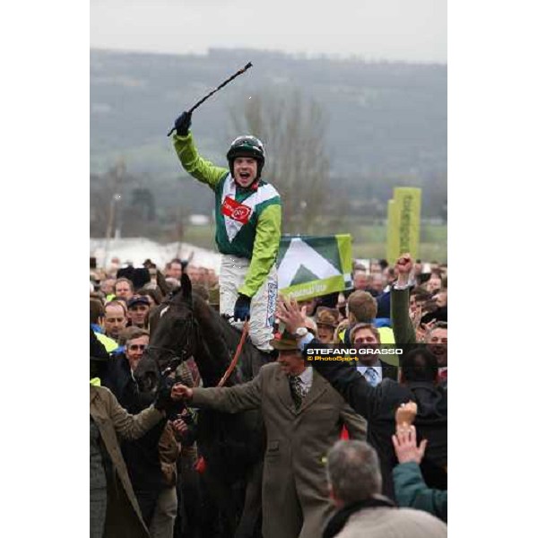 Sam Thomas on Denman exults in the winner circle after winning the Totesport Cheltenham Gold Cup Cheltenham, 4th day, 14th march 2008 ph. Stefano Grasso