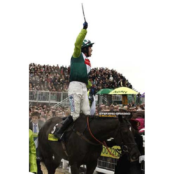 Sam Thomas on Denman celebrates after winning the Totesport Cheltenham Gold Cup Cheltenham, 4th day, 14th march 2008 ph. Stefano Grasso