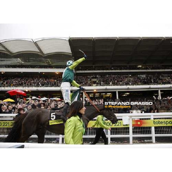 Sam Thomas on Denman celebrates after winning the Totesport Cheltenham Gold Cup Cheltenham, 4th day, 14th march 2008 ph. Stefano Grasso