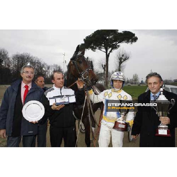 giving prize fot Roberto Andreghetti with Lory Trio winners of Gran Premio Beatrice Firenze, Le Mulina, 9th march 2008 ph.Stefano Grasso