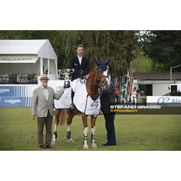 LGCT of Madrid - Class 15 - Prize giving ceremony - Pieter Devos (BEL) on Apart - 6 May 2018 - ph.Stefano Grasso/LGCT