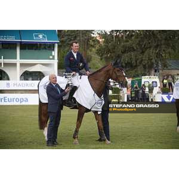 LGCT of Madrid - Class 15 - Prize giving ceremony - Cameron Hanley (IRL) on EIS Isaura - 6 May 2018 - ph.Stefano Grasso/LGCT