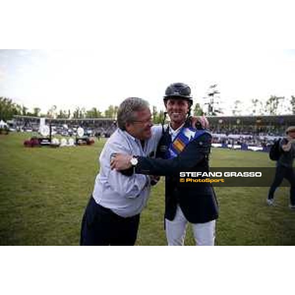 LGCT of Madrid - Prize giving - Marco Danese (LGCT Sport director), Ben Maher (GBR) - 5 May 2018 - ph.Stefano Grasso/LGCT