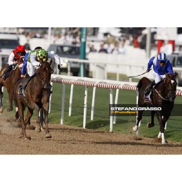 at the last few meters to the line Tadhg O\'Shea on Mizzna (left) leads and wind the Dubai KAhayla Classic beating Richard Hills on Madjani Dubai, Nad El Sheba racetrack, 29th march 2008 ph. Stefano Grasso