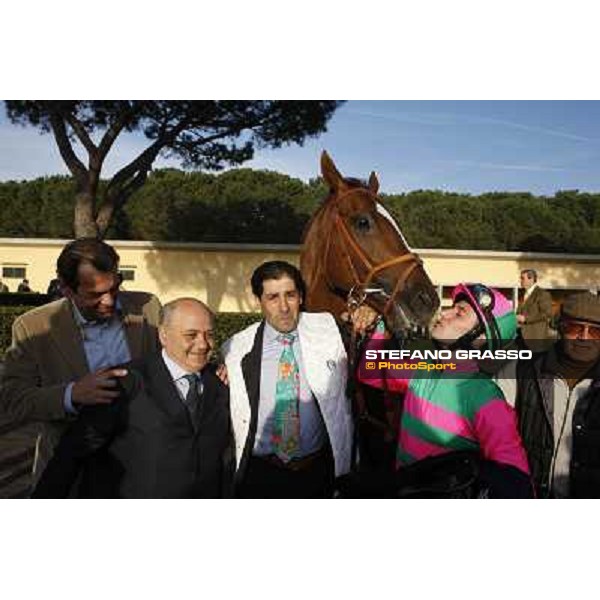 Mirco Demuro kisses Eldest after winning the 118.¡ Premio Pisa Pisa, San Rossore 30th march 2008 ph. Stefano Grasso