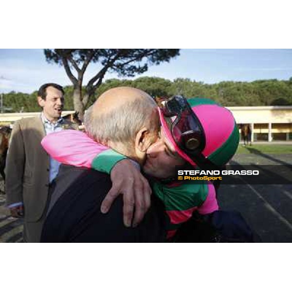 Mirco Demuro kisses Vittorio Caruso after winning with Eldest the 118.¡ Premio Pisa Pisa, San Rossore 30th march 2008 ph. Stefano Grasso