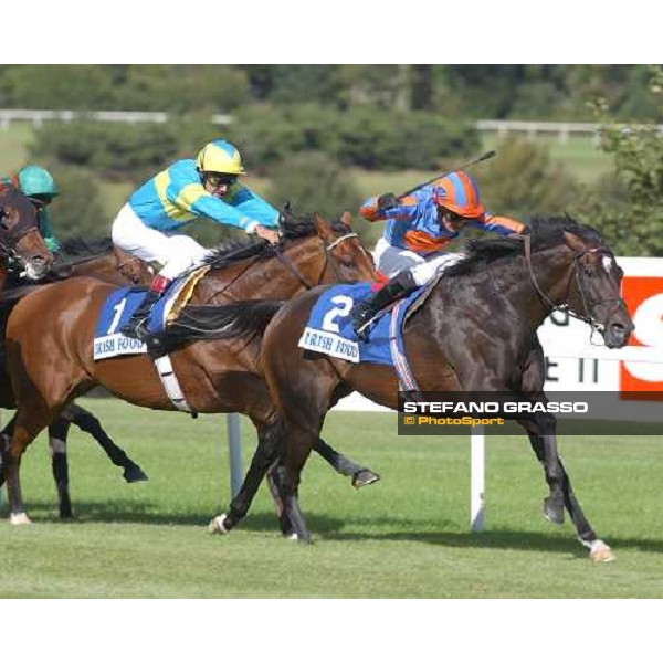 \'Mick Kinane on High Chaparral wins the Food Island Champion Stakes beating italian horse Falbrav with Darryl Holland Dublin-Leopardsdown sept. 6 2003-ph.Bill Selwin\' 