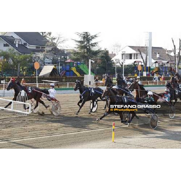 Enrico Bellei with Iglesias and Andrea Farolfi with Idole di Poggio immediately after the start of the Gran Premio Cittˆ di Torino Torino, Vinovo racetrack 5th april 2008 ph. Stefano Grasso
