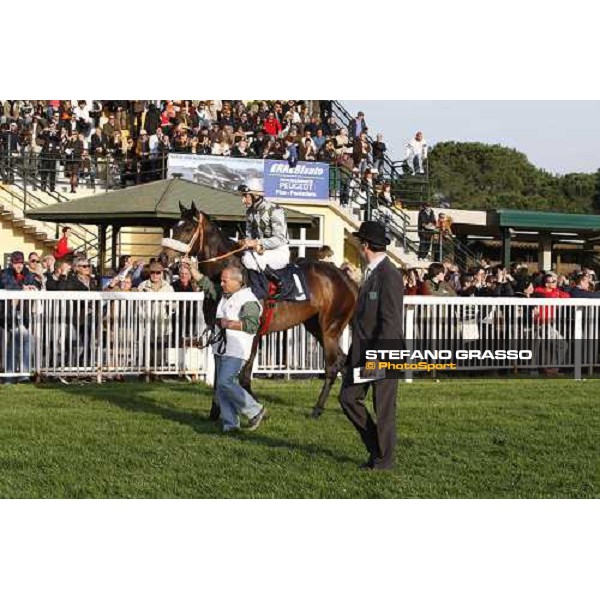 Dott. Stefano Meli opens the parade of the 118¡ Premio Pisa with Stefano Landi on Amaldi in the back ground Pisa San Rossore, 30th march 2008 ph. Stefano Grasso