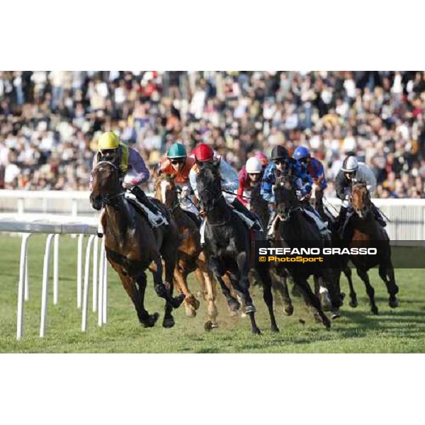 on the first bend of Premio Regione Toscana - Def“ du Galop, the winner Mirco Demuro on Gimmy leads the group Pisa San Rossore, 30th march 2008 ph. Stefano Grasso