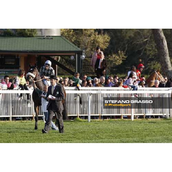 dott. Stefano Meli opens the parade of 118¡ Premio Pisa with Stefano Landi on Amaldi in the background Pisa San Rossore, 30th march 2008 ph. Stefano Grasso