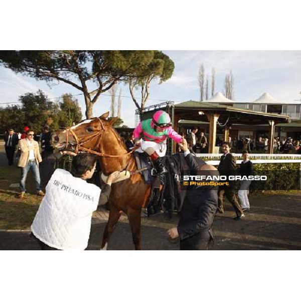 Vittorio Caruso congratulates with Mirco Demuro after winning the 118¡ Premio Pisa on Eldest Pisa San Rossore, 30th march 2008 ph. Stefano Grasso