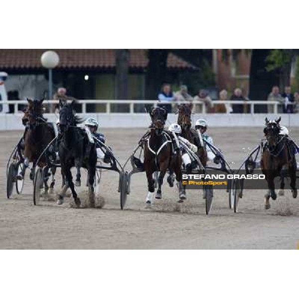 on the straight of the Gran Premio d\' Italia Filly, Roberto Andreghetti with Lory Trio, 1st from right, and Marco Smorgon with Leonida Grif at left and Little Italy at right Bologna, 13th april 2008 ph. Stefano Grasso
