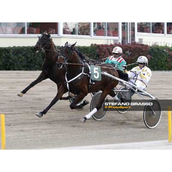 Roberto Andreghetti with Lory Trio (5) leads the Gran Premio d\' Italia Filly, with Riccardo Mazzarini and Lady Men close to him Bologna, 13th april 2008 ph. Stefano Grasso