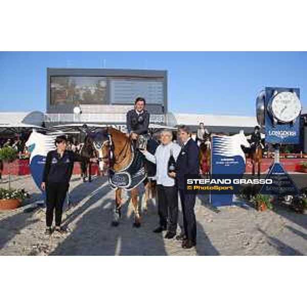 LGCT of St Tropez - Class 2 - Prize giving ceremony - Darragh Kenny (IRL) on Babalou - St Tropez, Ramatulle beach - 31 May 2018 - ph.Stefano Grasso/LGCT