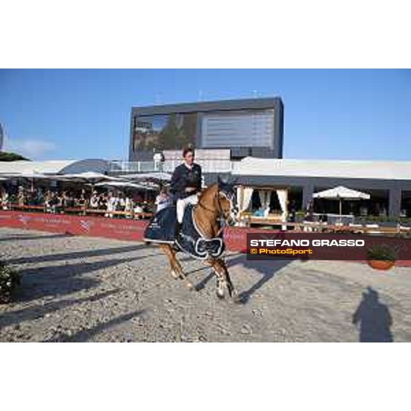 LGCT of St Tropez - Class 2 - Prize giving ceremony - Darragh Kenny (IRL) on Babalou - St Tropez, Ramatulle beach - 31 May 2018 - ph.Stefano Grasso/LGCT