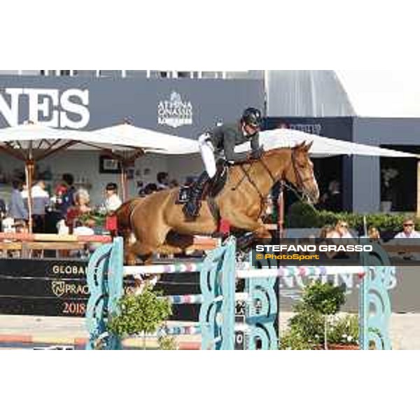 LGCT of St Tropez - Class 2 - Julien Epaillard (FRA) on Usual Suspect d?Auge - St Tropez, Ramatulle beach - 31 May 2018 - ph.Stefano Grasso/LGCT