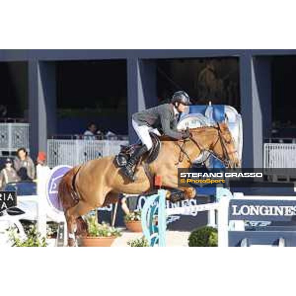 LGCT of St Tropez - Class 2 - Julien Epaillard (FRA) on Usual Suspect d?Auge - St Tropez, Ramatulle beach - 31 May 2018 - ph.Stefano Grasso/LGCT