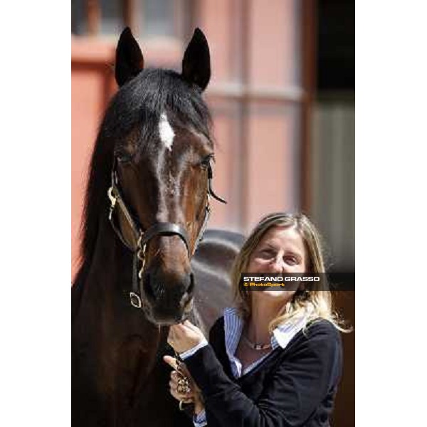 Piera Grella, stud manager at All. Il Grifone poses with Varenne Vigone (To), 23rd april 2008 ph. Stefano Grasso