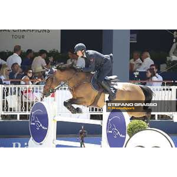 LGCT of St Tropez - Lorenzo de Luca (ITA) on de Flipper - St Tropez, Ramatulle beach - 1 June 2018 - ph.Stefano Grasso/LGCT