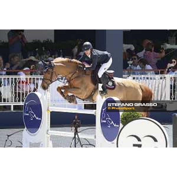 LGCT of St Tropez - Laura Kraut (USA) on Whitney - St Tropez, Ramatulle beach - 1 June 2018 - ph.Stefano Grasso/LGCT