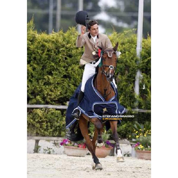 Piergiorgio Bucci parades on Da Zara Varetino O.H after winning the italian showjumping championship Augusta, 27th april 2008 ph. Stefano Grasso