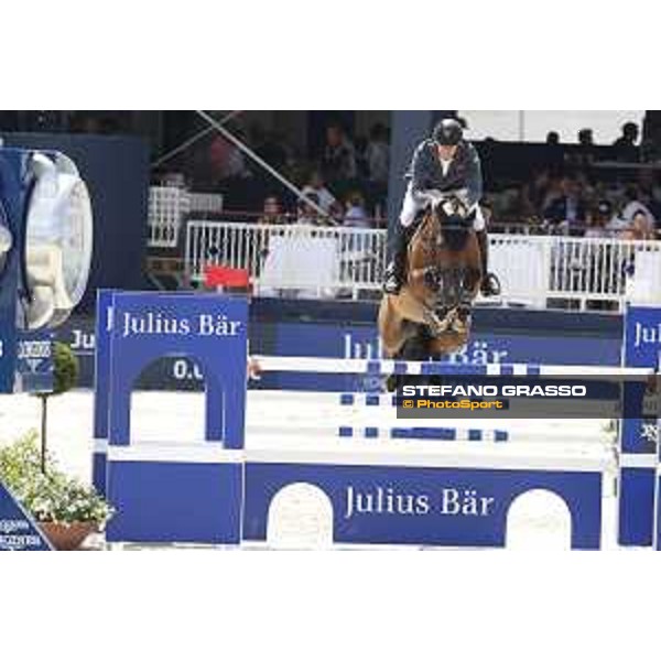 LGCT of St Tropez - Class 5 - Jur Vrieling (NED) on Davall - St Tropez, Ramatulle beach - 2 June 2018 - ph.Stefano Grasso/LGCT