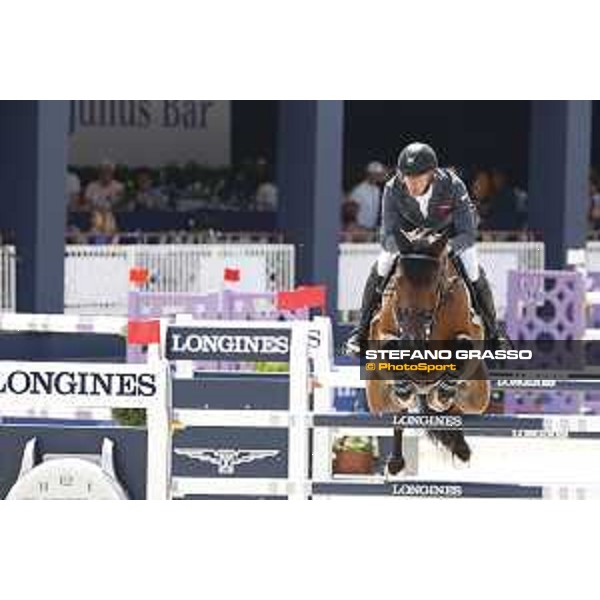 LGCT of St Tropez - Class 5 - Jur Vrieling (NED) on Davall - St Tropez, Ramatulle beach - 2 June 2018 - ph.Stefano Grasso/LGCT