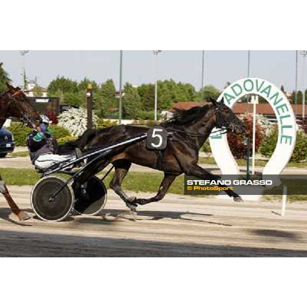 Marco Smorgon with Leonida Grif wins the 105¡ Elwood Medium Padova, 1st may 2008 ph. Stefano Grasso