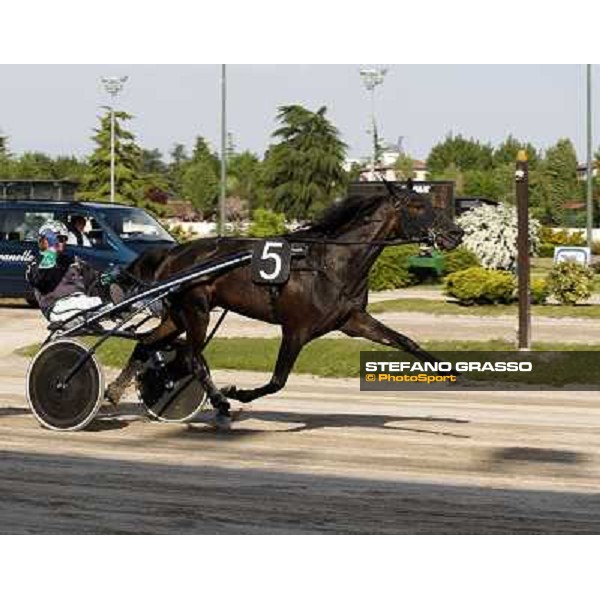 Marco Smorgon with Leonida Grif wins the 105¡ Elwood Medium Padova, 1st may 2008 ph. Stefano Grasso