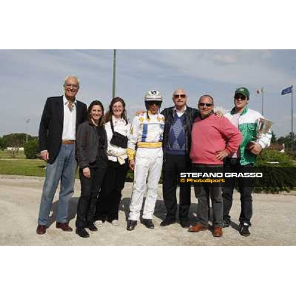 giving prize for Roberto Andreghetti winner with Lefirst of the Elwood Medium Filly Padova, 1st may 2008 ph. Stefano Grasso