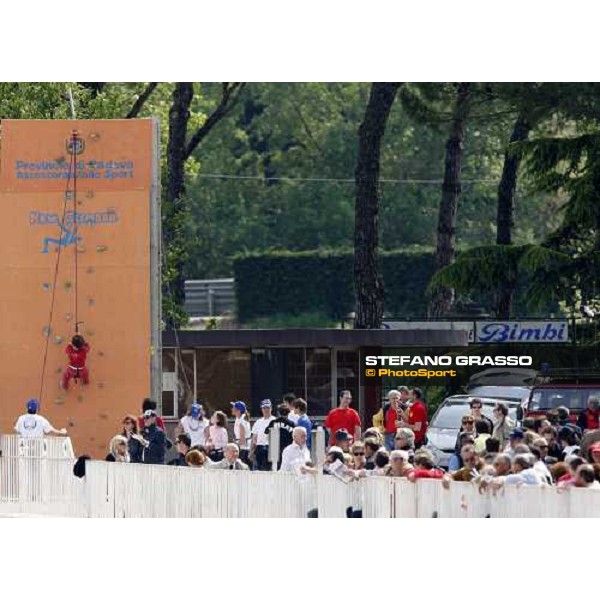 racegoers at Le Padovanelle Padova, 1st may 2008 ph. Stefano Grasso