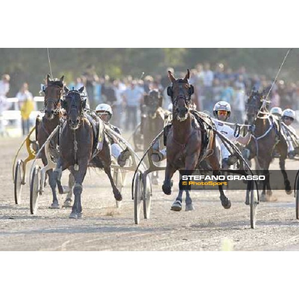 Jean Michel Bazire with Gambling Bi wins the 59¡ Gran Premio Lotteria di Agnano beating Enrico Bellei with Ghiaccio del Nord Napoli, 4th may 2008 ph. Stefano Grasso